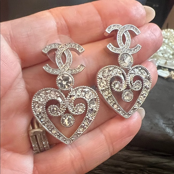 Elegant Silver Heart Earrings - Picture 3 of 6